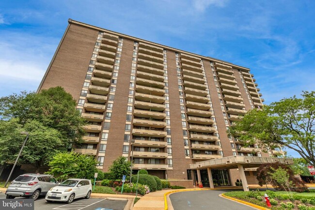 Building Photo - 1800 Old Meadow Rd Unit 1014