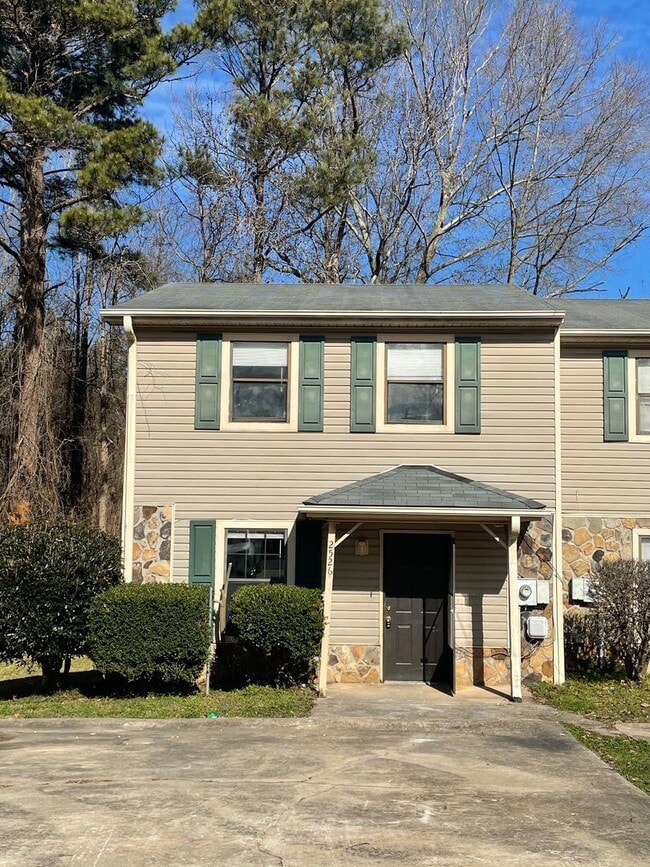 Building Photo - Spacious 2 Bedroom/2 Bath Townhome