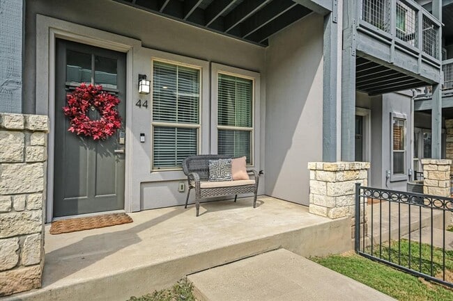 Photo - 2520 Bluebonnet Ln Unit 44