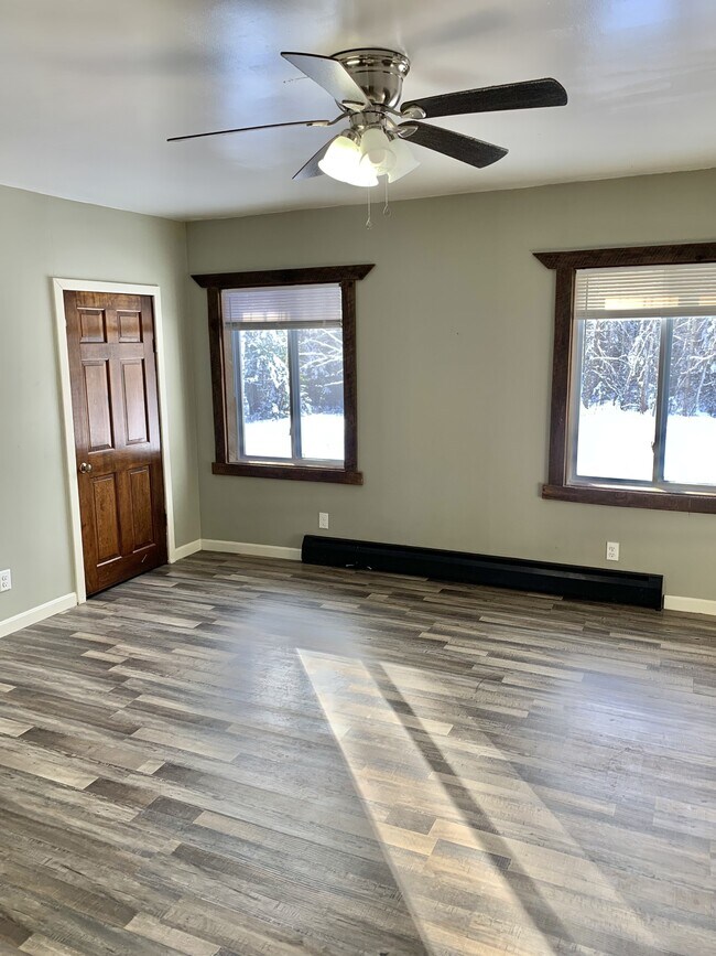 Photo - 855 Mann Hill Rd