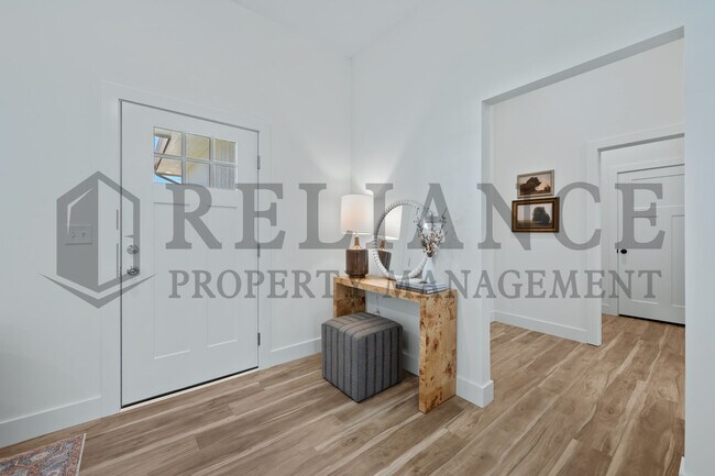 Photo - 601 E Elmwood St