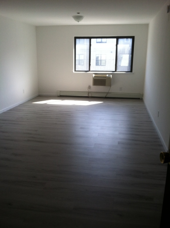 Photo - 208 Undercliff Ave Unit B7