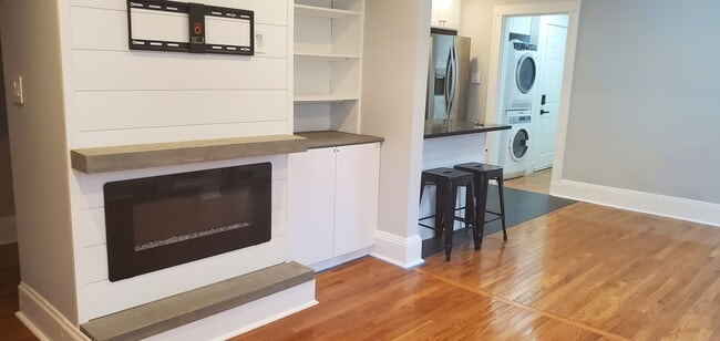 Building Photo - 699 Hyde Park Ave Unit 2