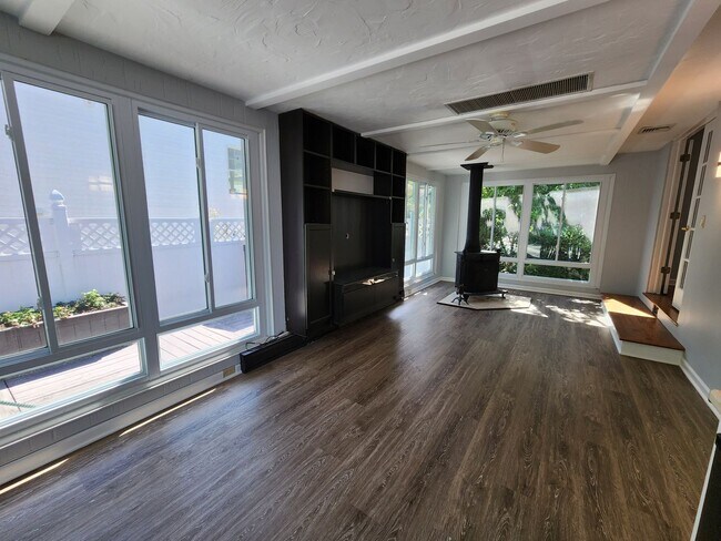 Photo - 67 Maple Ave