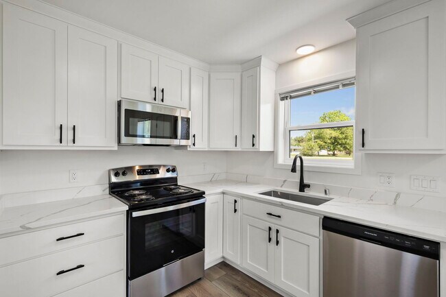 424 E Union St, Lone Rock, WI 53556