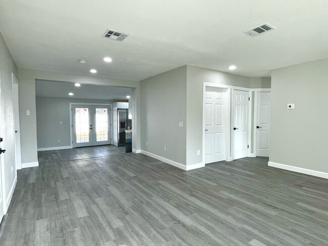 Photo - 2860 35th St S