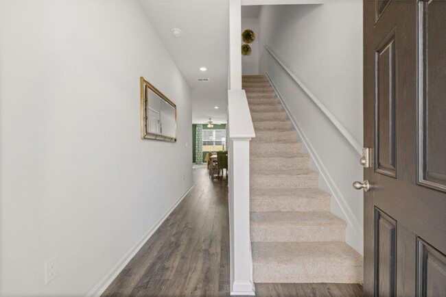811 Grovebury Ct