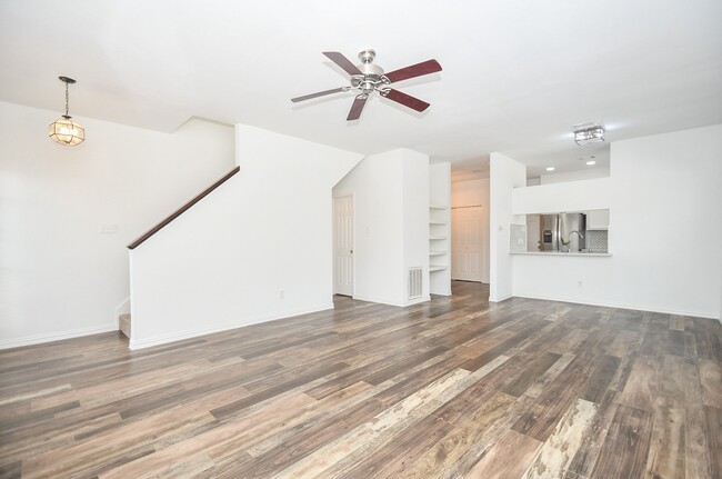 Photo - 718 Country Pl Dr