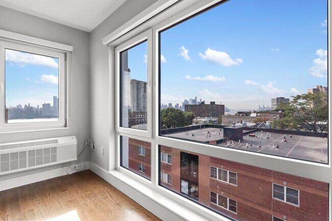 Photo - 60-64 68th St Unidad 208