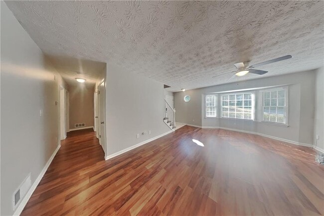 Photo - 121 Chantilly Ln
