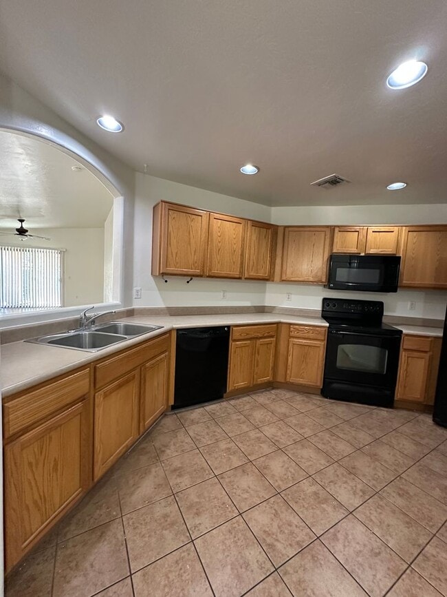 Photo - Beautiful 3 Bed 2 Bath House!!