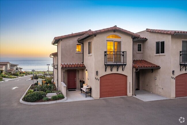 Building Photo - Furnished Townhome in Pismo Beach with Oce...