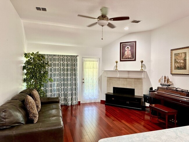Photo - 5632 Rickshaw Ln