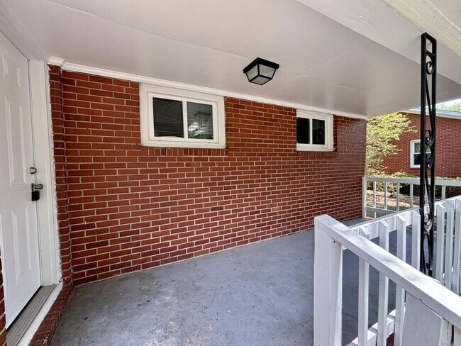 330 Richmond Dr