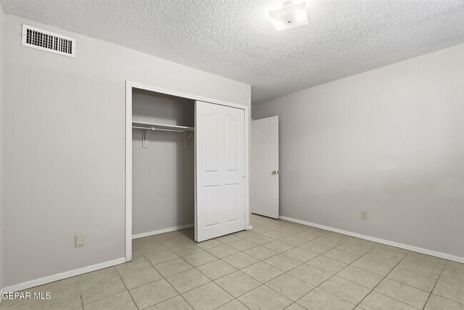 Photo - 2918 E Glen Dr