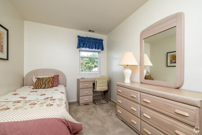 2BR, 1BA - 950SF - Bedroom