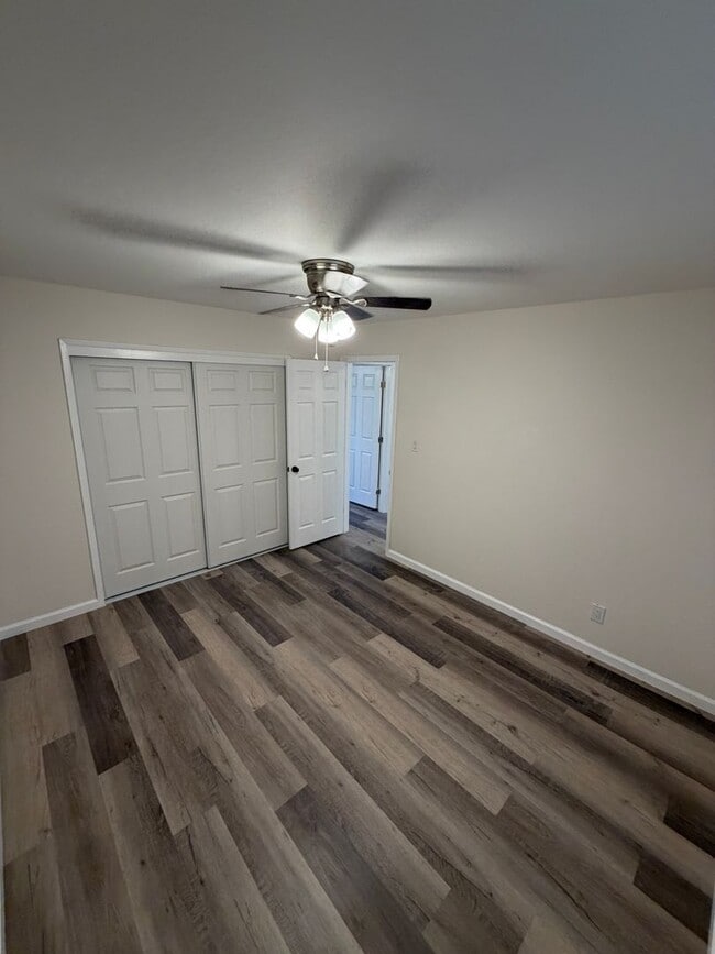 Photo - Recently Renovated 2BD/1BA Triplex Unit - Conveniently Located!
