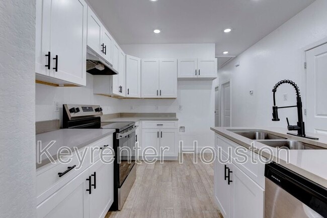 Building Photo - 5121 Southwind St Rental