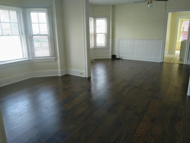 Building Photo - 3113 Delaware Ave Unit 1