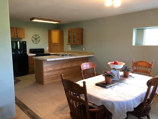 1257 Smith Lake Rd Unidad Walkout Basement Apt