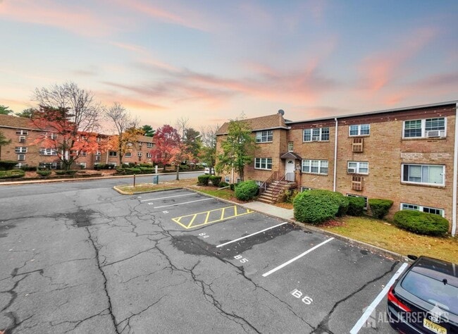 Photo - 14 College Dr