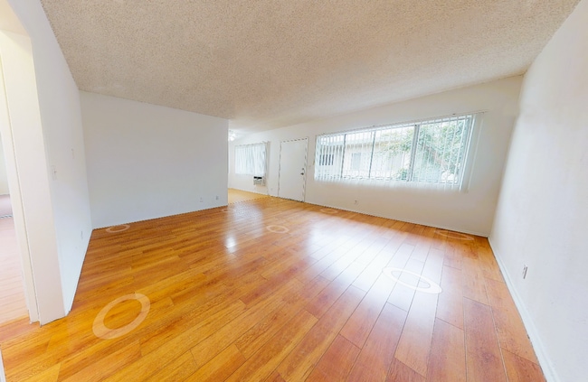 Photo - 7253-57 Variel Ave