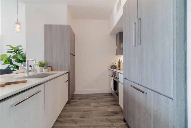 111 SE 1st Ave Unit 512
