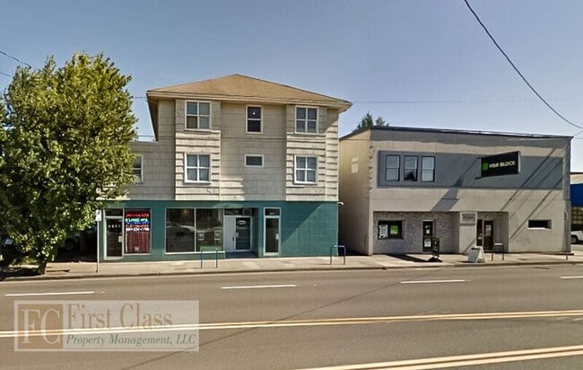 Building Photo - 2708 NE Sandy Blvd