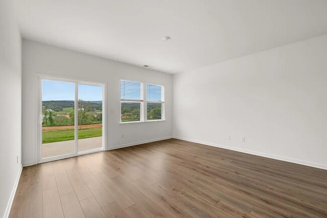 Photo - 81 Saddlebred Wy