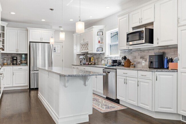 Building Photo - 67 Everett St Unit 1