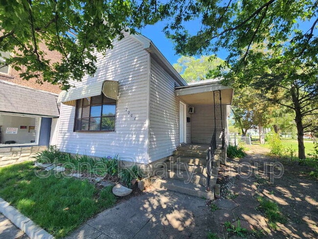 Building Photo - 2006 Wabash Ave