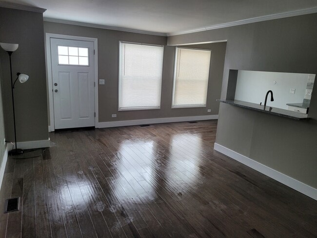 Photo - 362 Farmingdale Cir