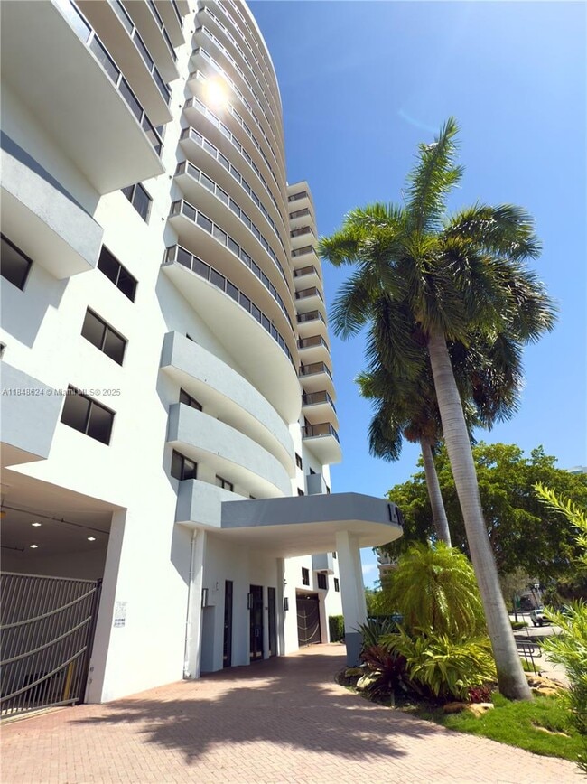 Building Photo - 2301 SW 27th Ave Unit 806 Rental