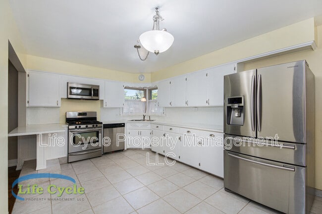 Photo - 1055 Lake Michigan Dr NW