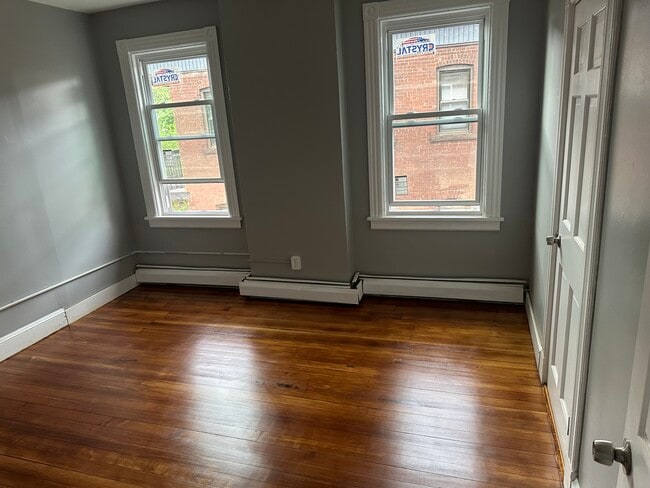 Photo - 275 Garden St Unit 4 bd - 1 ba 3rd floor