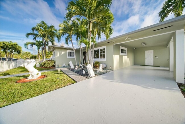 Building Photo - 300 NE 175th St