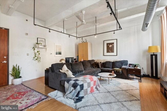 Photo - 1637-39 Poplar St Unit N1