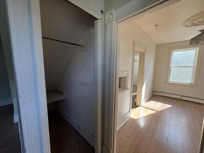 Photo - 184 Duke St W Unit 184