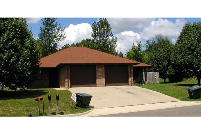 Building Photo - 527-714-716-IO Unit 716