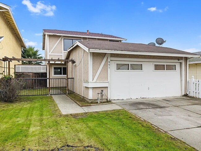 Building Photo - Fairfield, Remodeled 4 Bedroom Home on Quiet Court with Flexible Layout