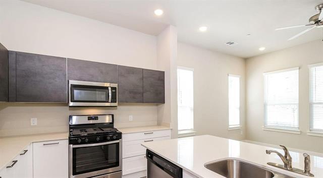 Photo - 1304 Creekbank Dr