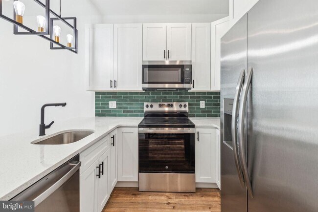 Photo - 415 W York St