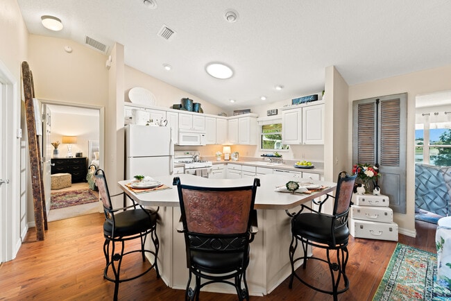 Photo - 2397 St George Ave