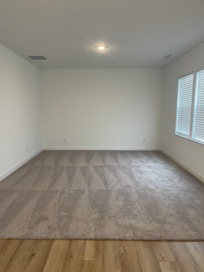 Photo - 1717 Woods Edge Dr
