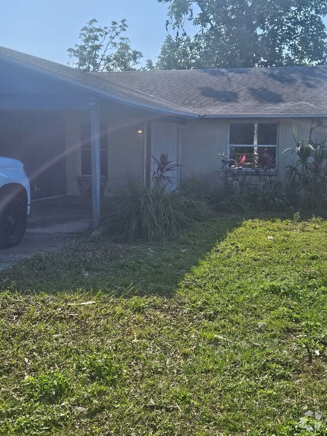 Building Photo - 2/2 DUPLEX  WITH CARPORT Rental