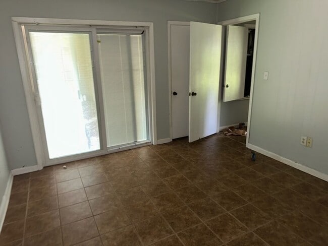 Photo - 595 Sykes Rd