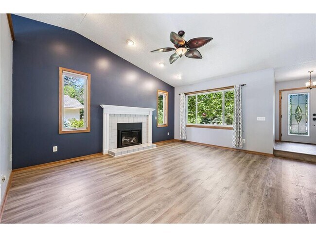 Photo - 11819 W River Rd