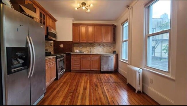 Building Photo - 476 Gregory Ave Unit 2