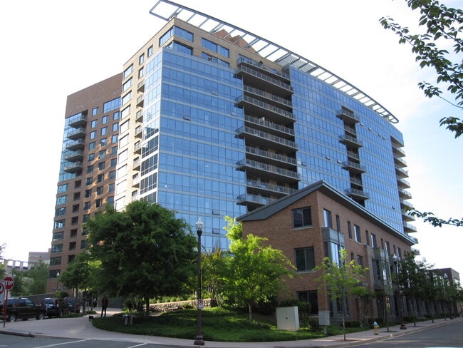 Building Photo - 2001 15th St North Unit #507