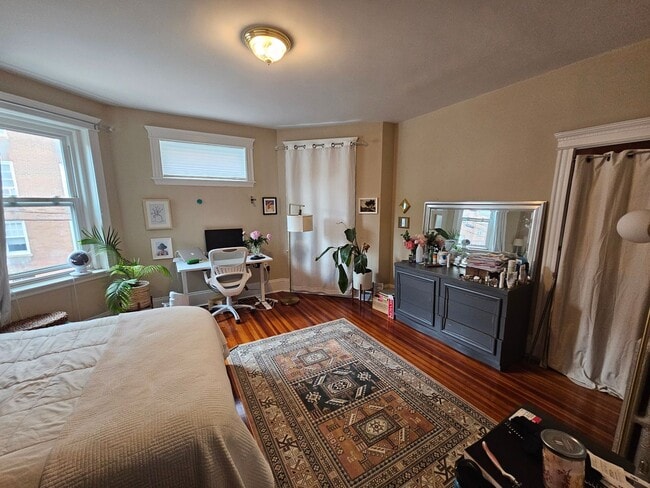 Photo - WOW!!   BIG 5 BED BY B.U.